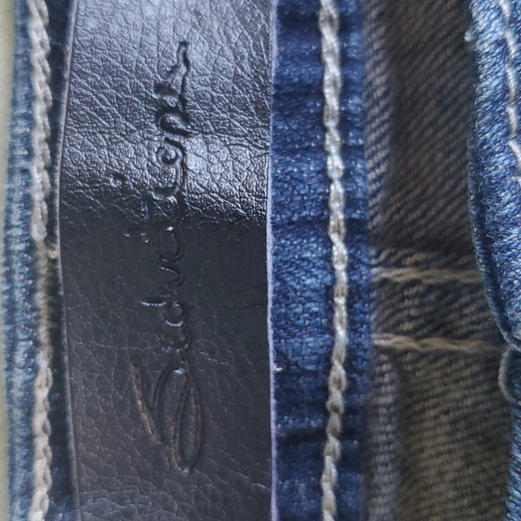 SEDUCTION- JEAN SHORTS - Picture 2 of 5